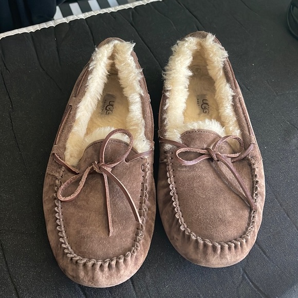 UGG Shoes - Gently used excellent condition ugh slippers